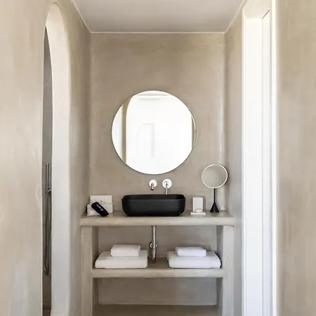 Danae Santorini Oía
