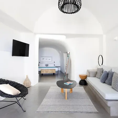 Danae Santorini 4*